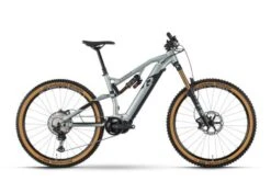 R Raymon TrailRay 160E 11.0 - Sähkömaastopyörä / EMTB 9 R Raymon TrailRay 160E 11.0 - Sähkömaastopyörä / EMTB -PolkuTech Verkkokauppa ray trailray 160 e 110 pistaccio matt front